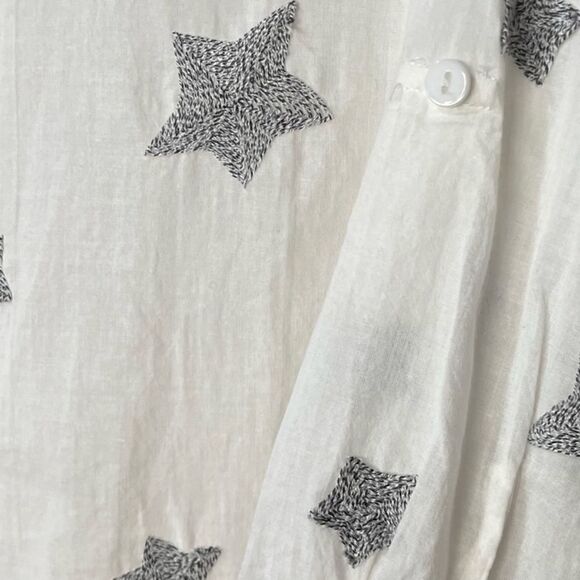 SOFT SURROUNDINGS Embroidered Stars V-Neck  Lightweight Top White Women’s Small - Picture 3 of 5
